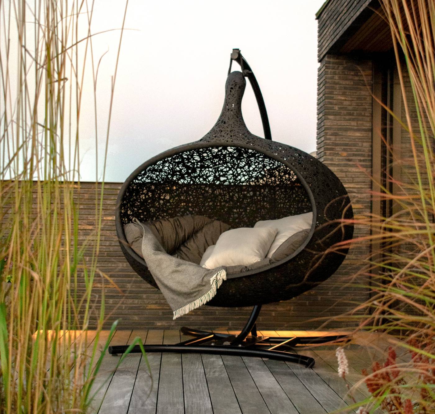 Grand Hanging Nest Chair